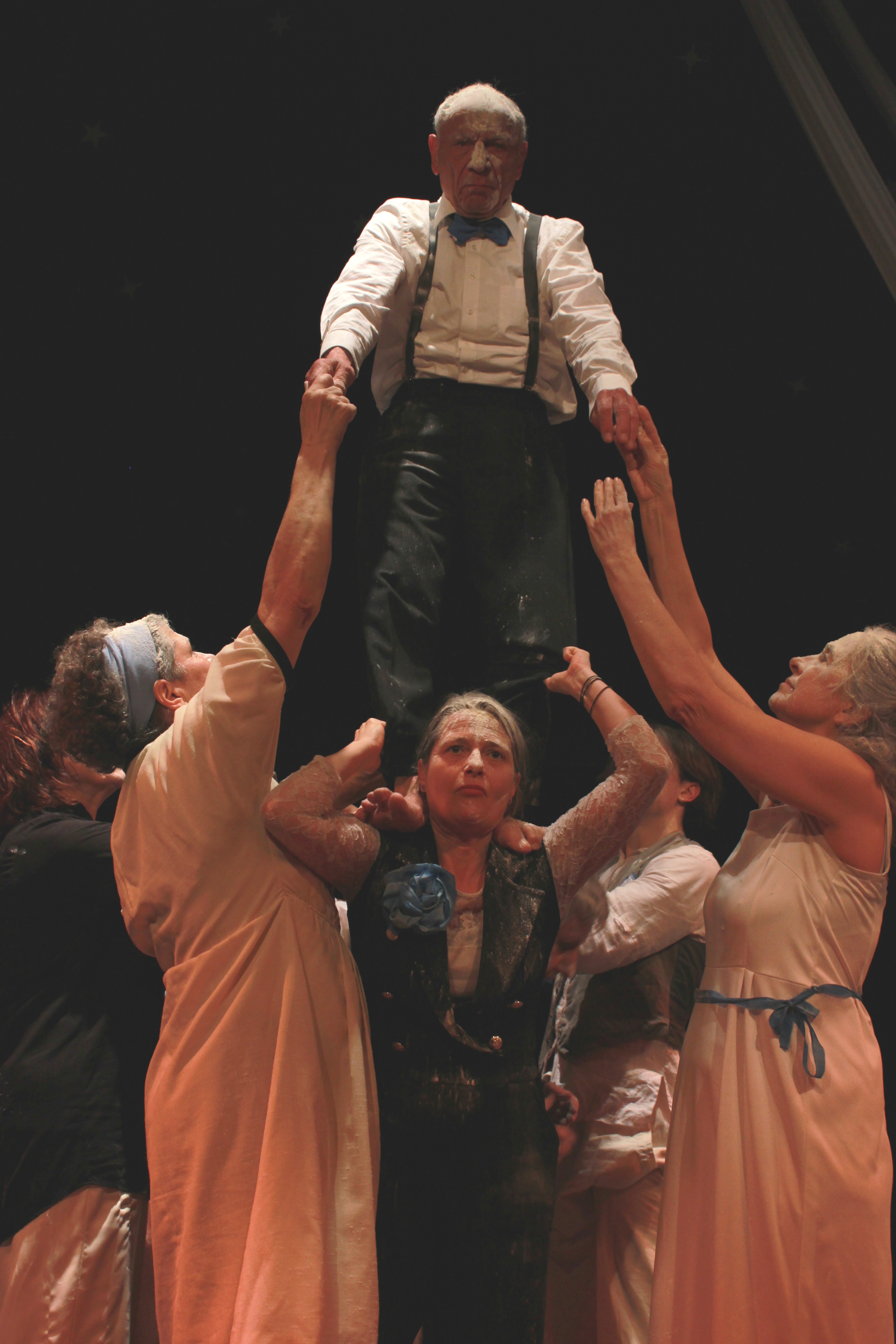 Mehr-Generations-Projekt Circus Schatzinsel:Zu Tisch