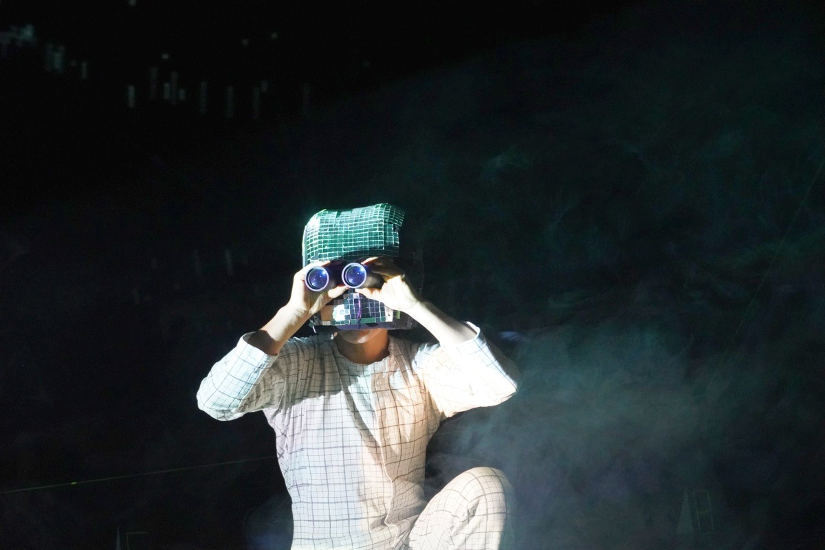 Claire Terrien/ Plus Ou Moins Cirque Productions: Feldmessung