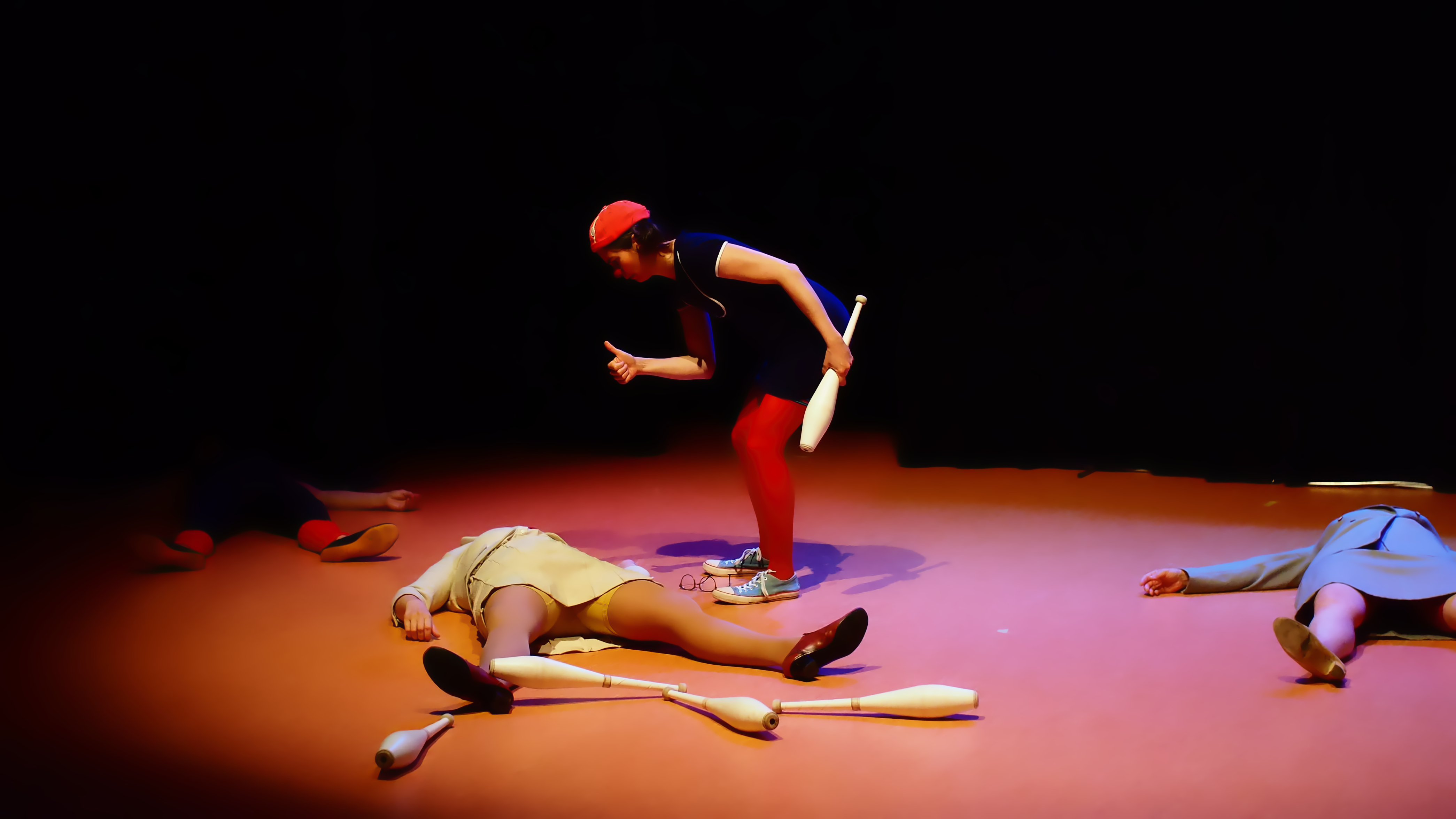 ClownsEnsemble Hemmschwellungen: Ein Zebra am Abgrund
