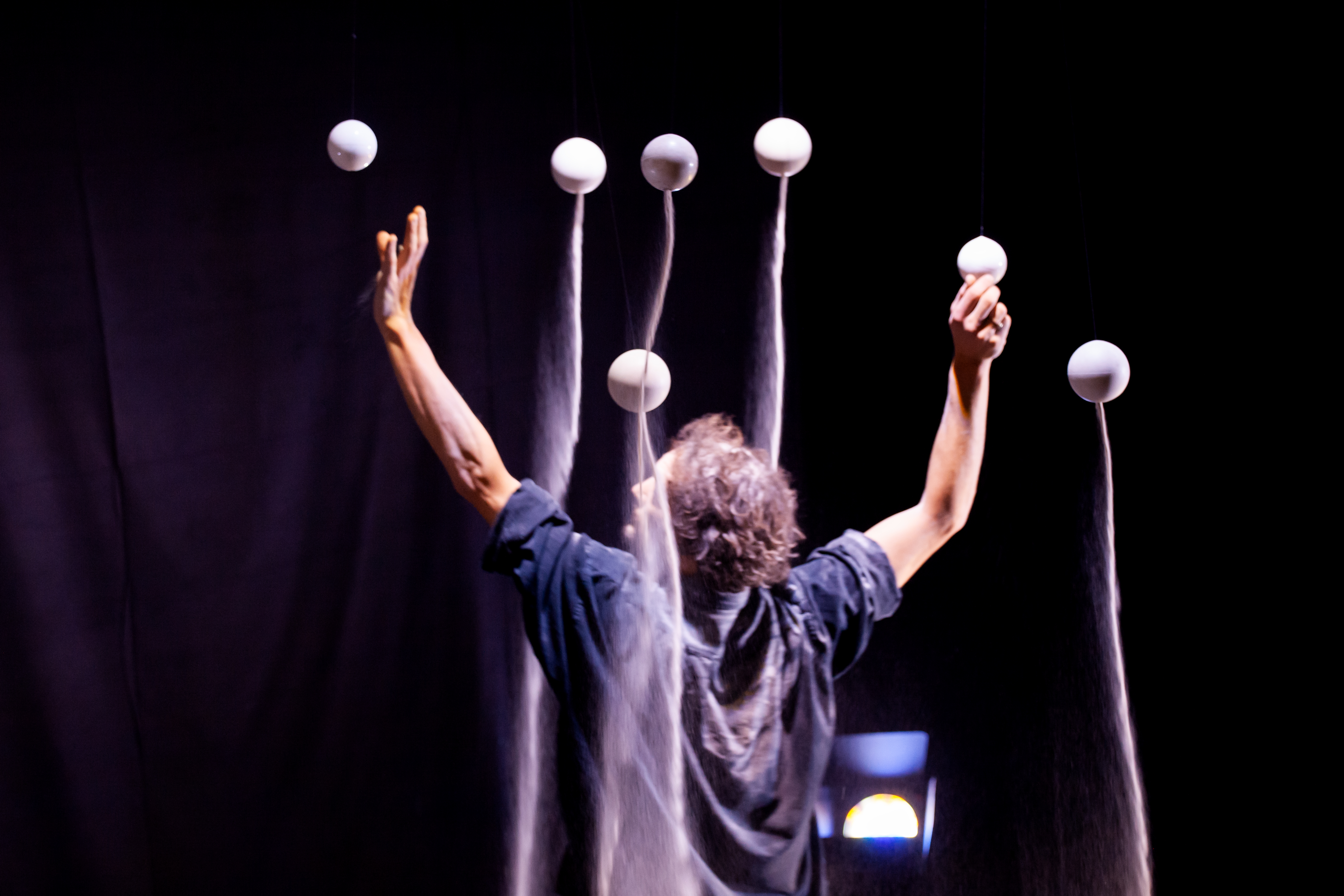 Tobias Piero Dohm & Fabian Laute: RAUM.ZEIT – LIVE-INSTALLATION